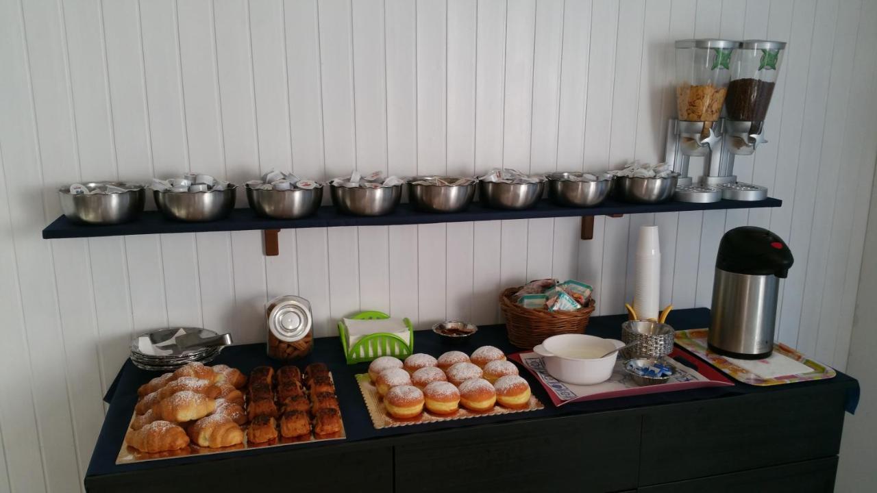 Fiorina Bed&Breakfast - Colazione Fino A Mezzogiorno - Beach Village Gratuito - Aquafan25 Oltremare20 Riccione Bagian luar foto