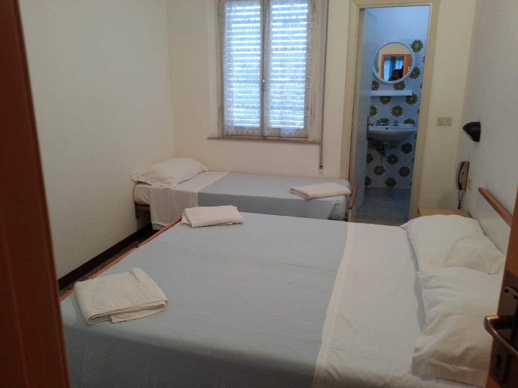 Fiorina Bed&Breakfast - Colazione Fino A Mezzogiorno - Beach Village Gratuito - Aquafan25 Oltremare20 Riccione Ruang foto