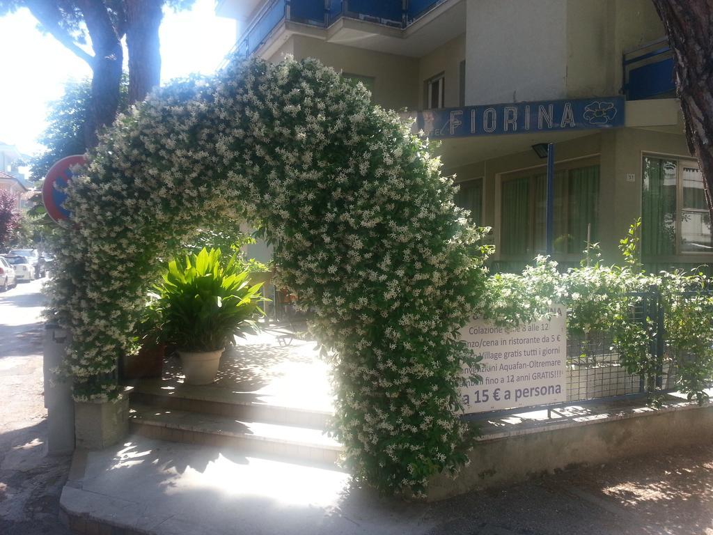 Fiorina Bed&Breakfast - Colazione Fino A Mezzogiorno - Beach Village Gratuito - Aquafan25 Oltremare20 Riccione Bagian luar foto