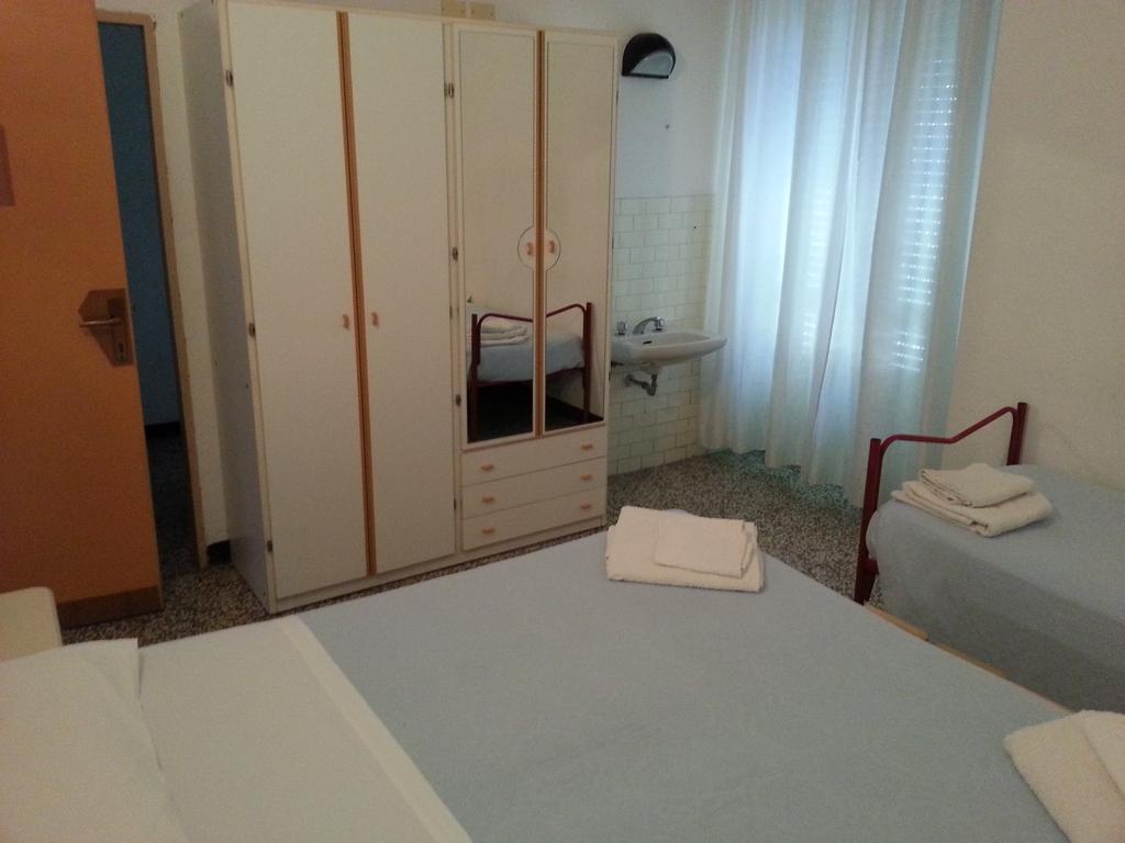 Fiorina Bed&Breakfast - Colazione Fino A Mezzogiorno - Beach Village Gratuito - Aquafan25 Oltremare20 Riccione Ruang foto