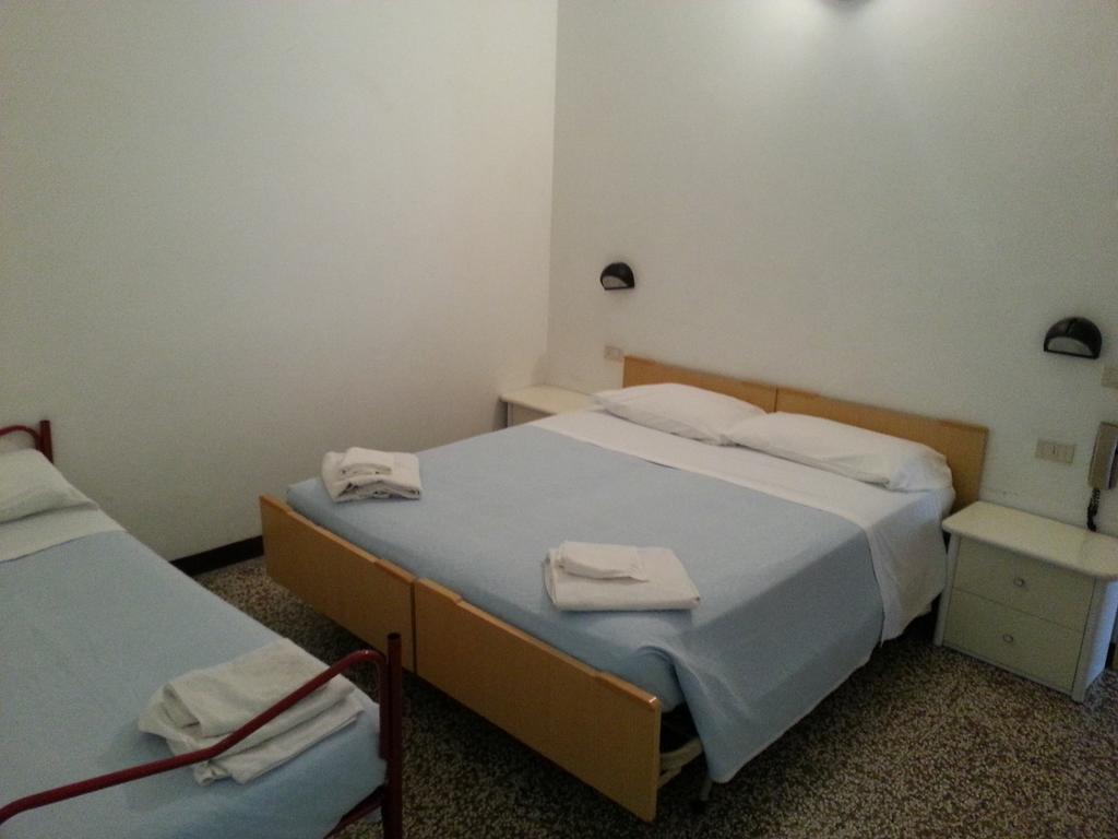 Fiorina Bed&Breakfast - Colazione Fino A Mezzogiorno - Beach Village Gratuito - Aquafan25 Oltremare20 Riccione Bagian luar foto